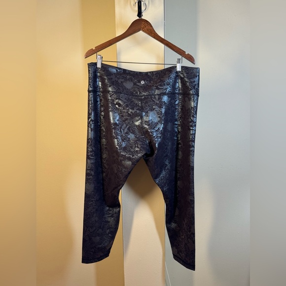 NWOT Lululemon Wunder Train High-Rise Tight Foil
Logo Flourish Black Iri… - Picture 3 of 5